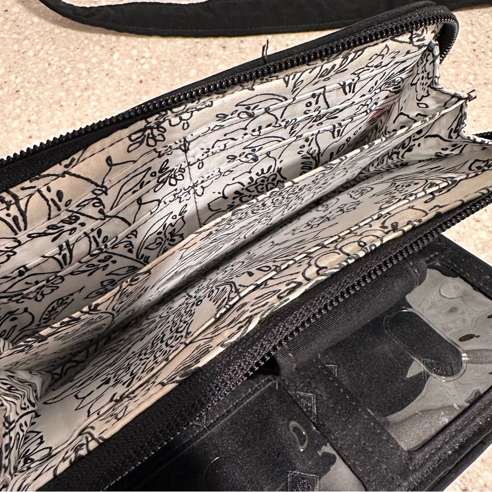 Set Vera Bradley On The Go Crossbody Purse Black, B&W Lining, & Matching Wallet - Picture 15 of 17